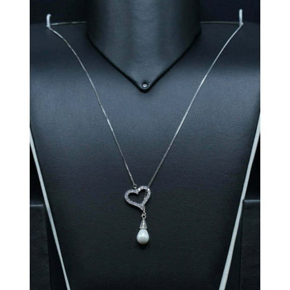 Pearl with heart pendant movable chain