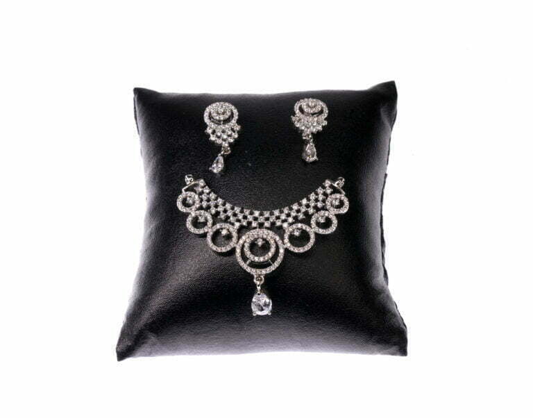 Double round stone set