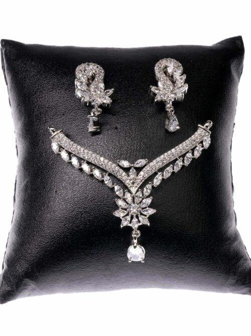 Maharani V shaped stone with flower set