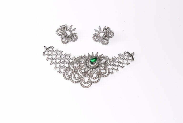 Diva design half flower green stone set