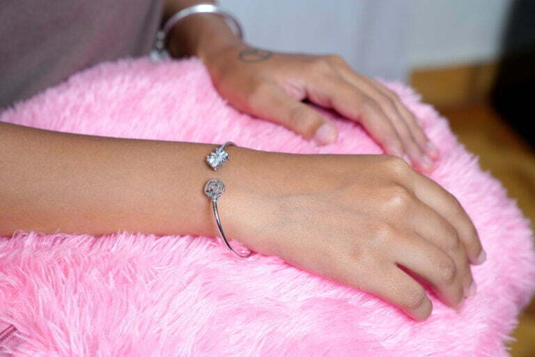 Silver Flower Stone Kada with Round Design - Image 2