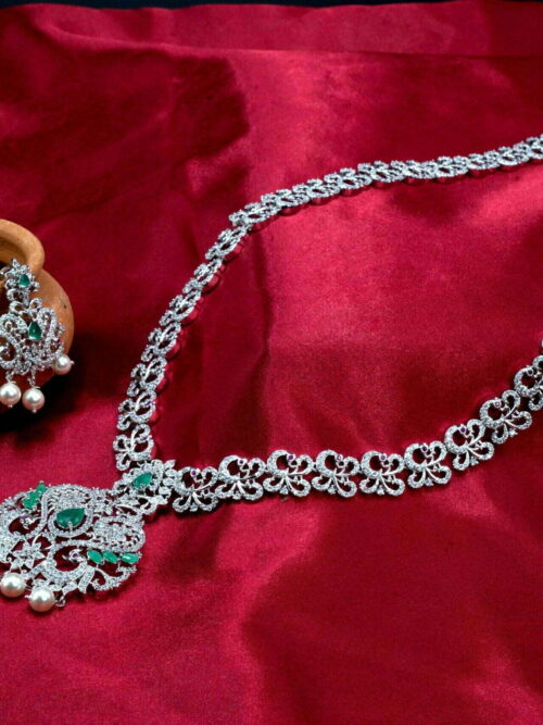 Peacock long haar with emerald stones studded