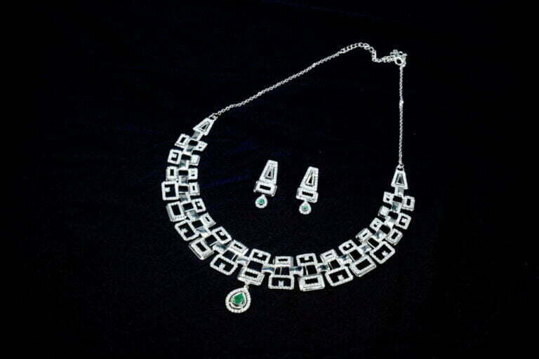 Cocktail box necklace set with green stone drop