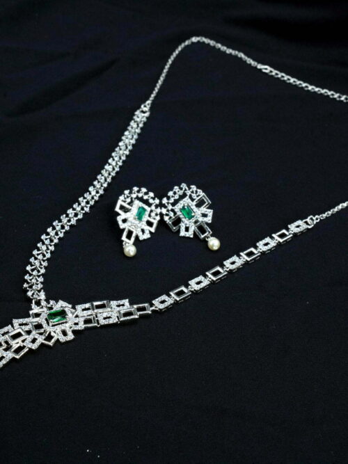 Green queen necklace set