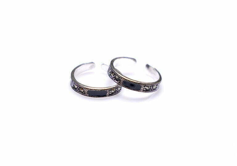 Black Enamel Toe Ring