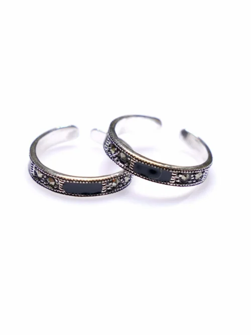 Black Enamel Toe Ring