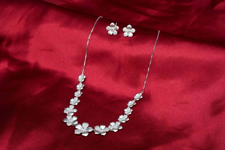 Solitaire Necklace Set