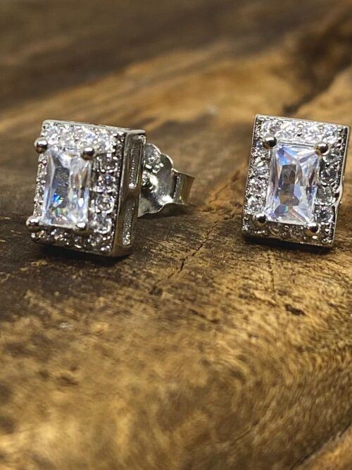 Square solitaire stud