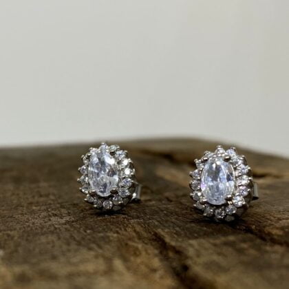 Solitaire oval studs
