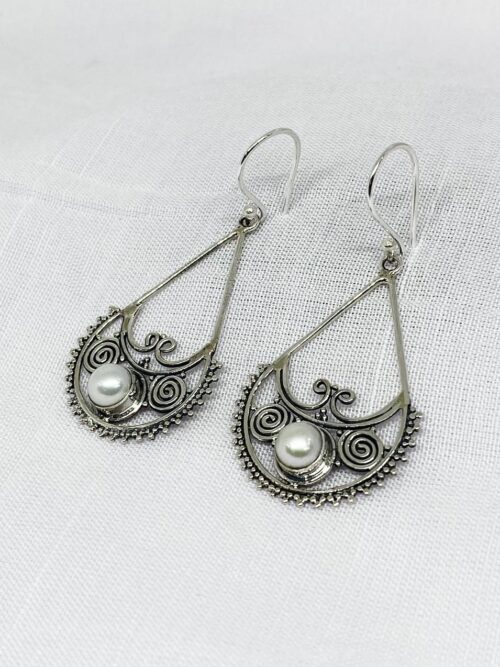 Handcrafted dia pearl dangler