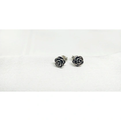SMALL ROSE BUD EARING
