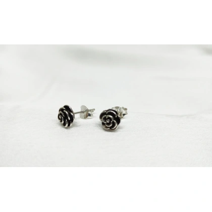 SMALL ROSE BUD EARING