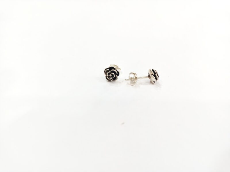 SMALL ROSE BUD EARING - Image 2