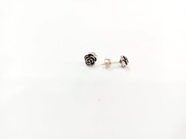 SMALL ROSE BUD EARING - Image 2