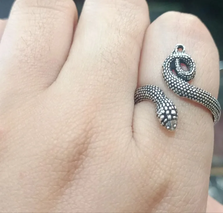 EXCLUSIVE PURE SILVER SNAKE RING