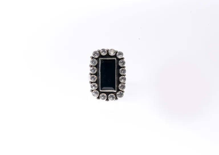 Exclusive divine black cutstone ring