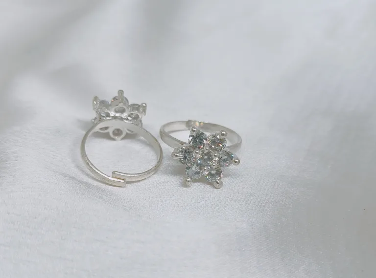 White Stone Flower Pure silver Toe Ring
