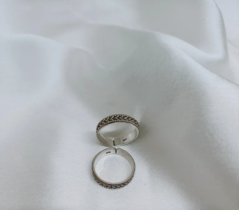 Pure Silver oxidized Zigzag Toe Ring - Image 2