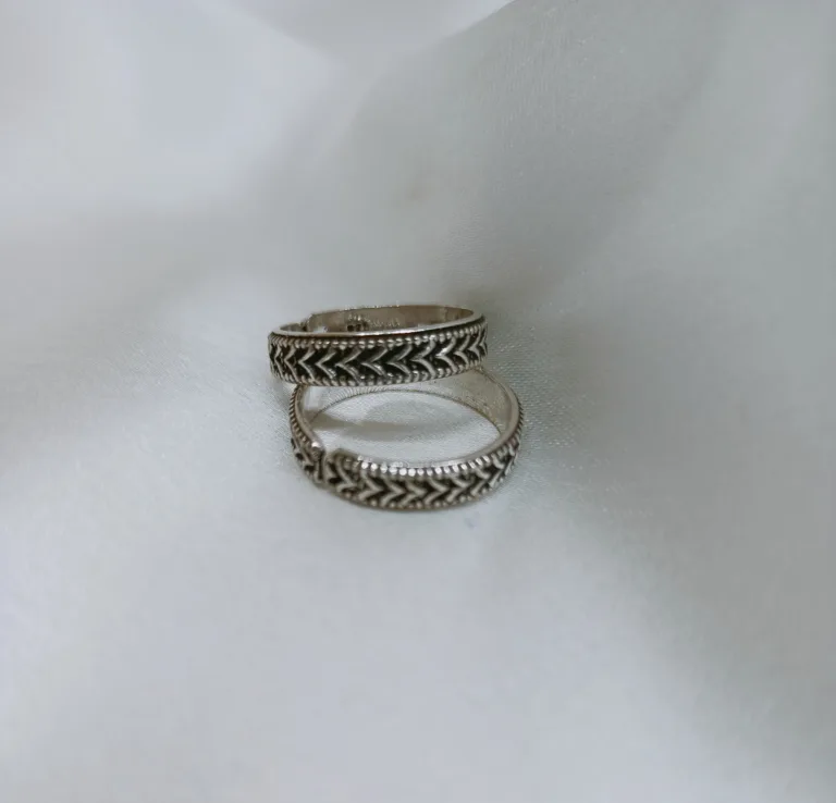 Pure Silver oxidized Zigzag Toe Ring