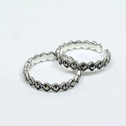 Marcasite band silver toe ring