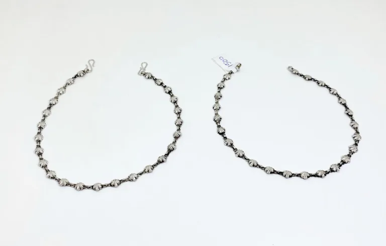 Silver oxidise flower patten payal
