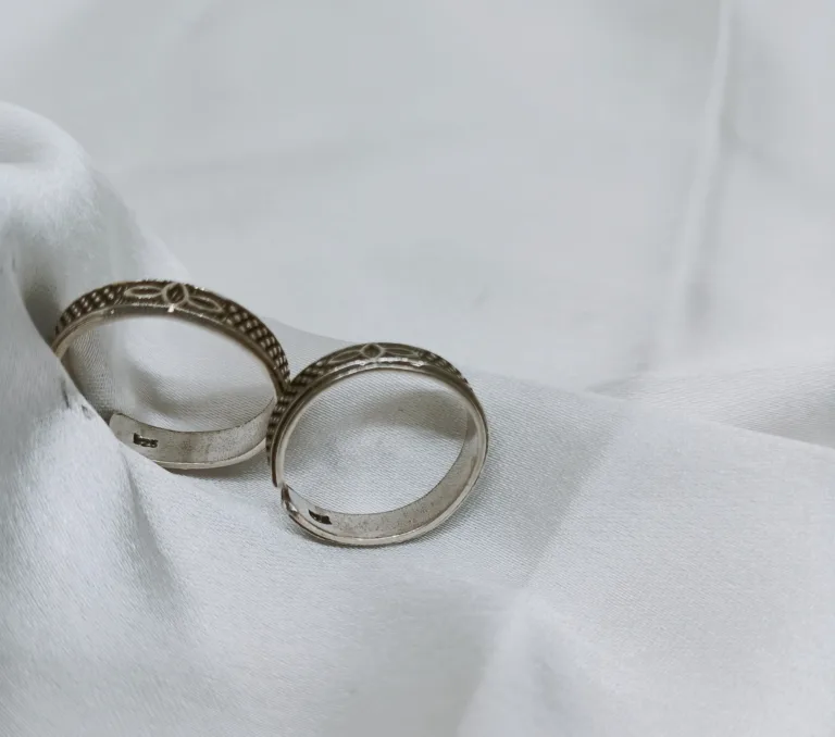 Petal designed silver band toe ring - Image 3