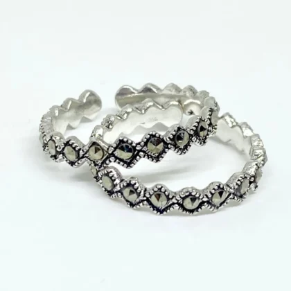 Marcasite band silver toe ring