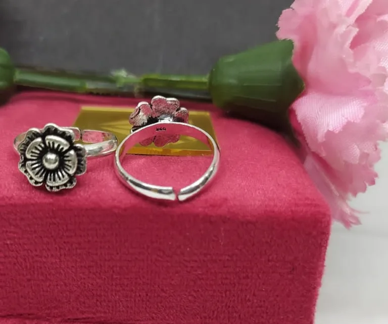 Flower oxidise silver toe ring - Image 2