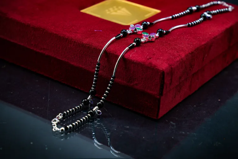 Black bead cut stone payal
