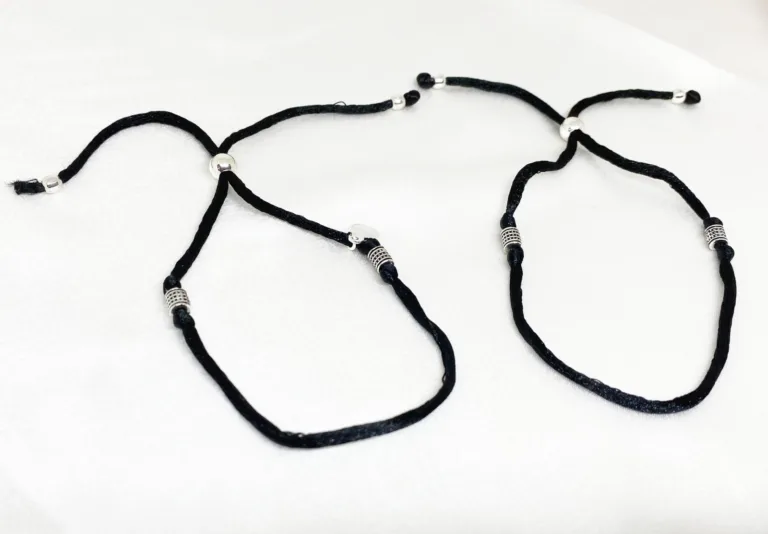 Round oval black thread adjustable silver anklet