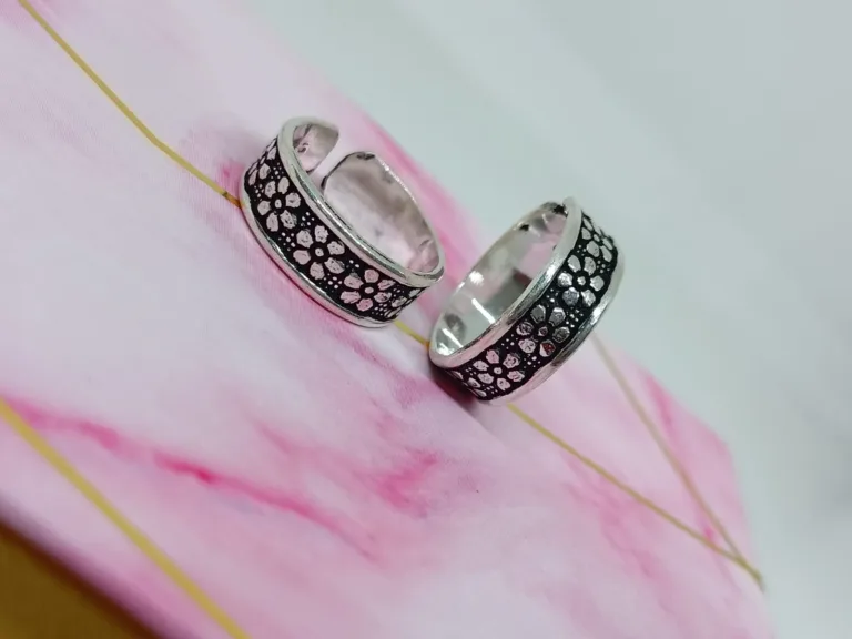 Pure Silver Band Flower Toe Ring - Image 2