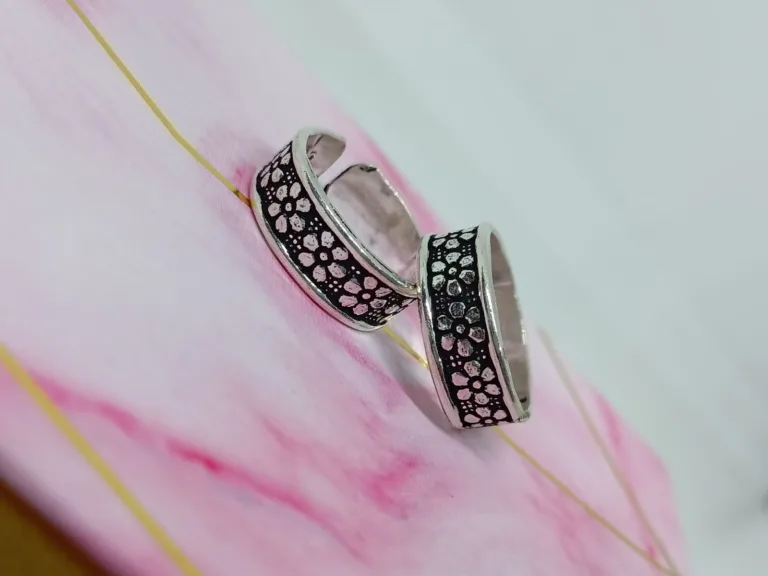 Pure Silver Band Flower Toe Ring