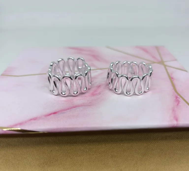 Silver Zigzag Toe Ring - Image 2