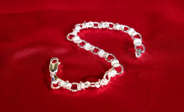 Pure Silver Interlocking Circle Bracelet - Image 2