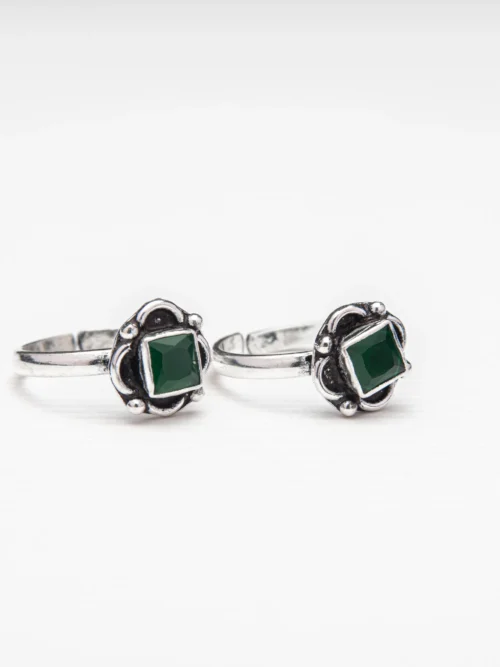 Pure Silver Oxidised Green Cut Stone Toe Ring
