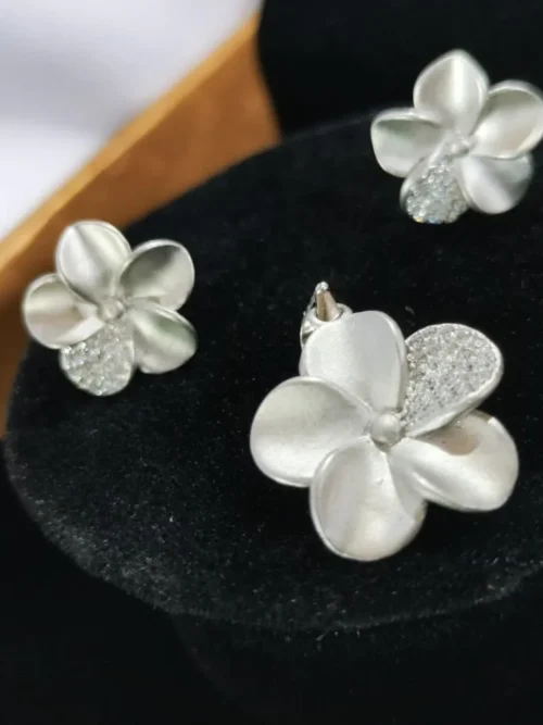 Pure Silver Matte Finish Flower Pendant set