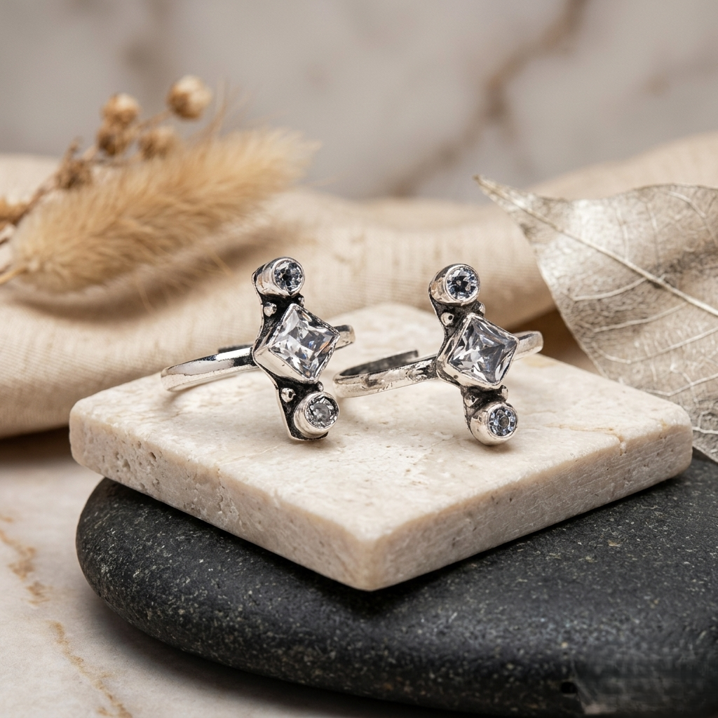 92.5 Sterling Silver White Cut Stone Toe Ring