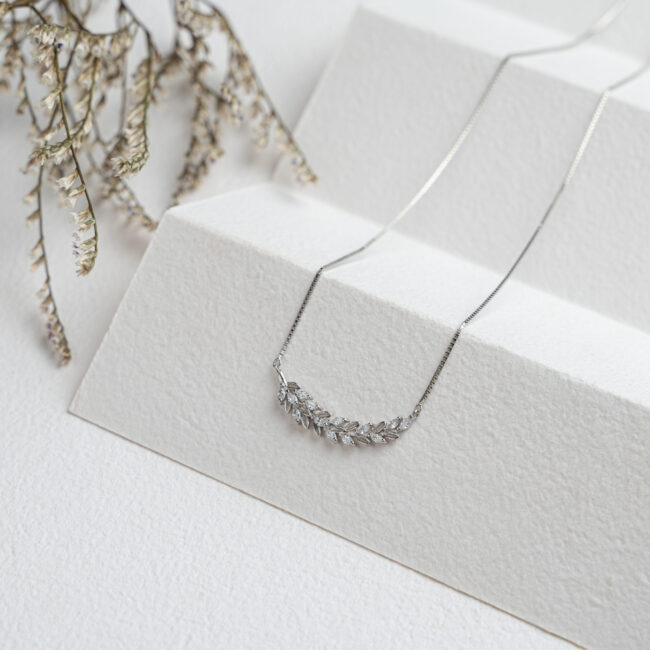 92.5 Silver Elegant Leaf Design Pendant