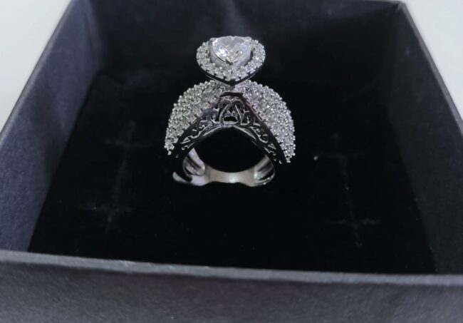 Pure Silver Maharani Designed Solitaire Coctail Ring - Image 3