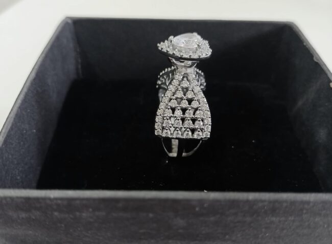 Pure Silver Maharani Designed Solitaire Coctail Ring - Image 4