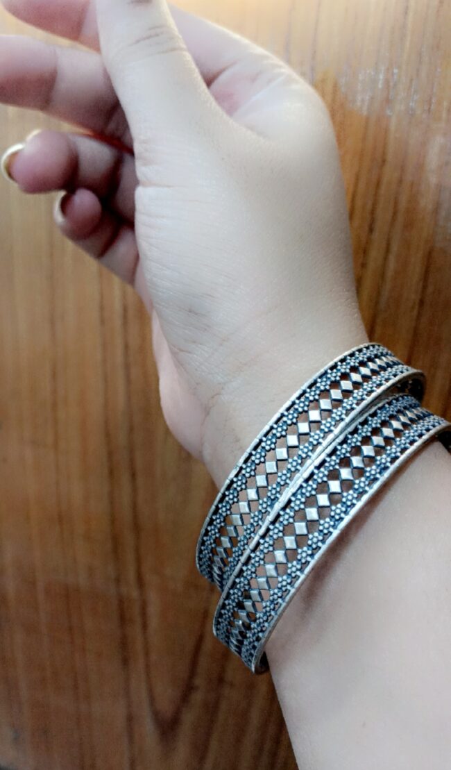 Pure Silver Hand Crafted Nakashi Bangle - Image 2