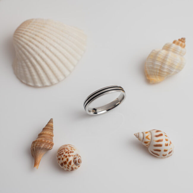 silver band ring
