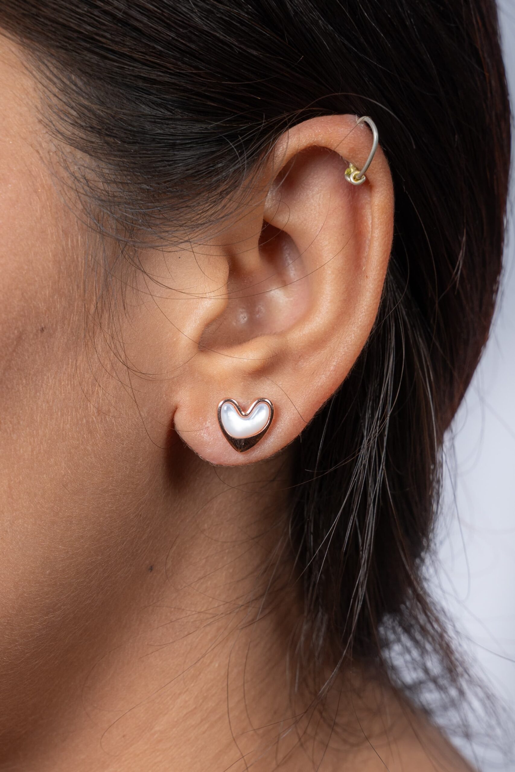 silver heart earrning